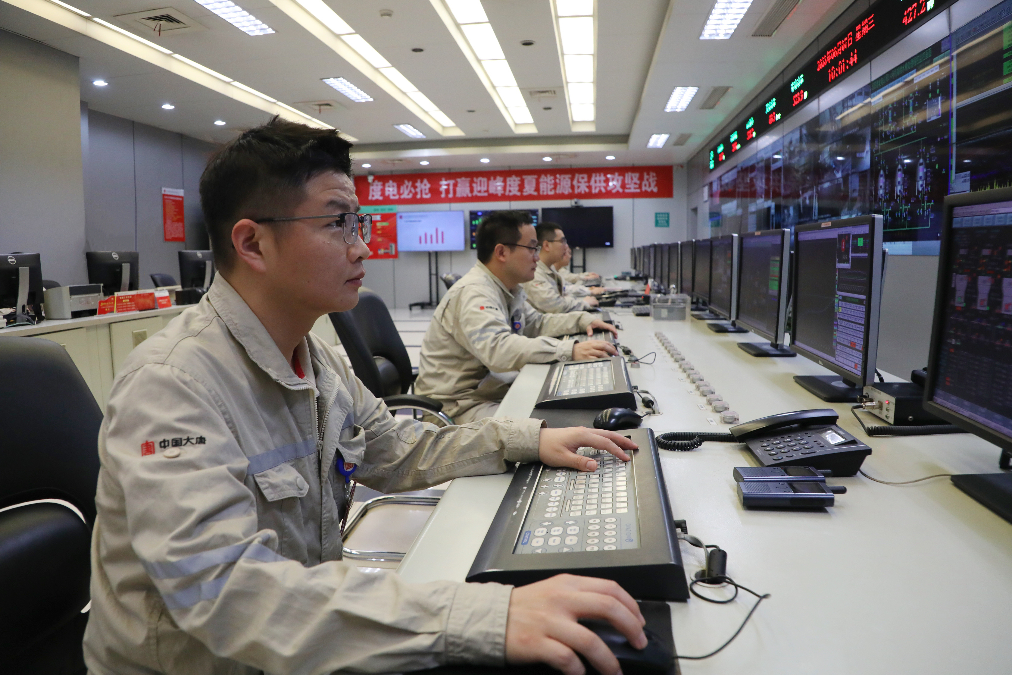 1691741475160021577.jpg 認真監(jiān)盤.jpg