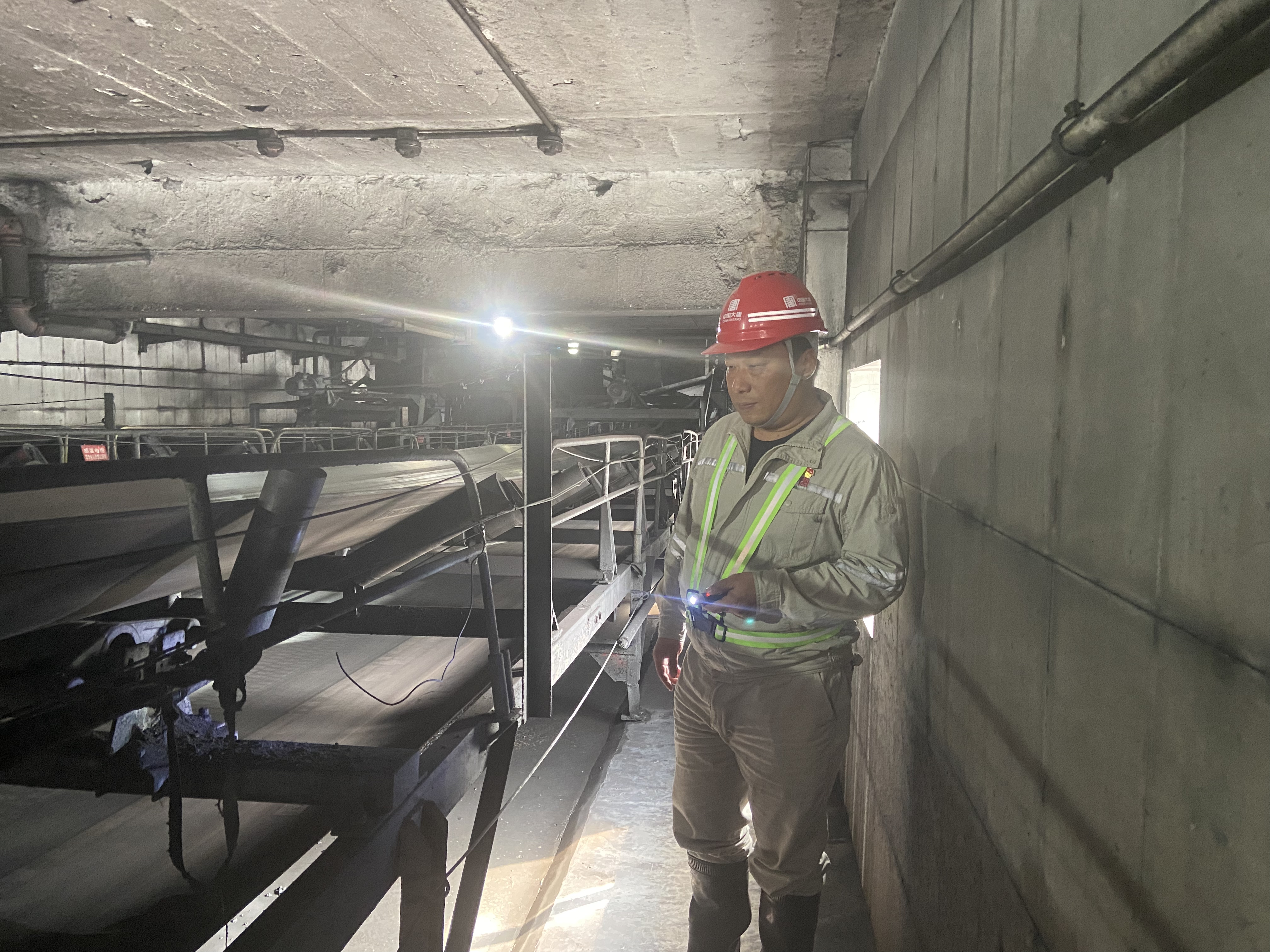 1716878160260062966.jpg 檢查輸煤系統(tǒng)設(shè)備,排查火災(zāi)隱患.jpg